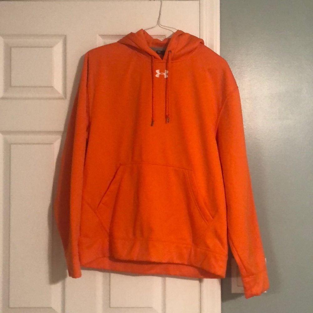 Men’s size Medium Under Armour hoodie. EUC.